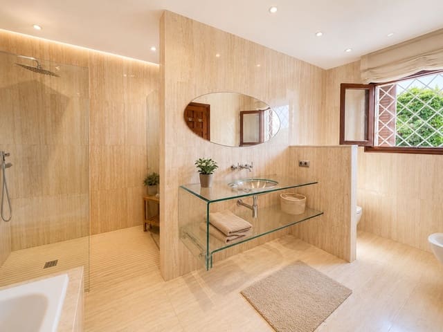 4 Zimmer Villa zu verkaufen in Río Real, Marbella mit Pool Garage - 2.150.000 € (Ref: 10123773)