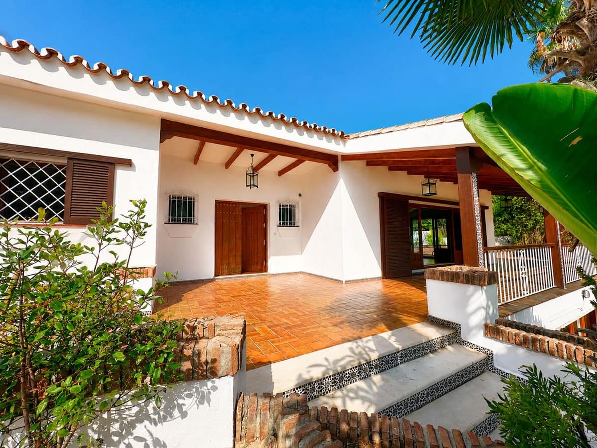 4 Zimmer Villa zu verkaufen in Rio Real mit Pool Garage - 2.150.000 € (Ref: 10123773)