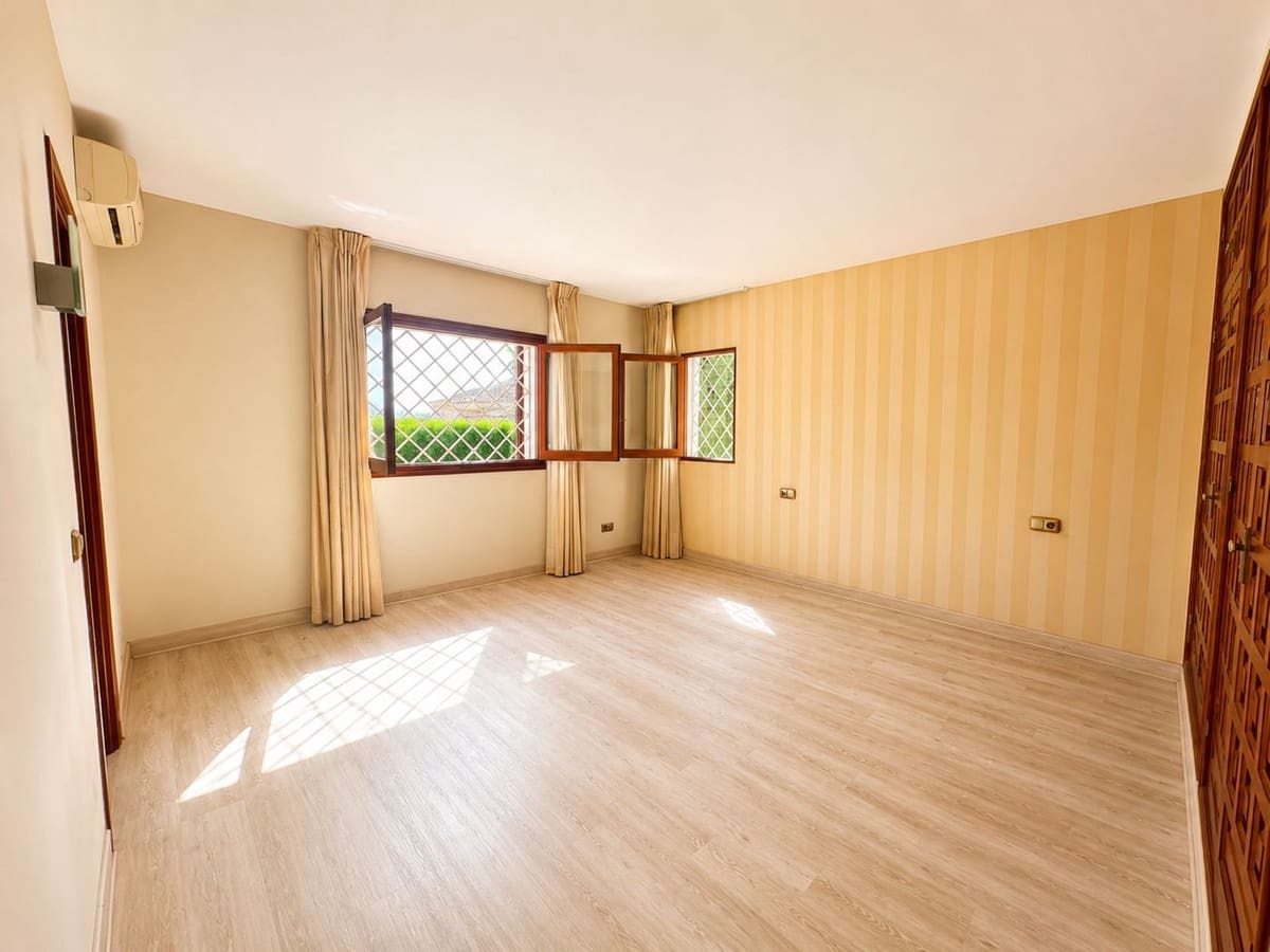 4 Zimmer Villa zu verkaufen in Rio Real mit Pool Garage - 2.150.000 € (Ref: 10123773)