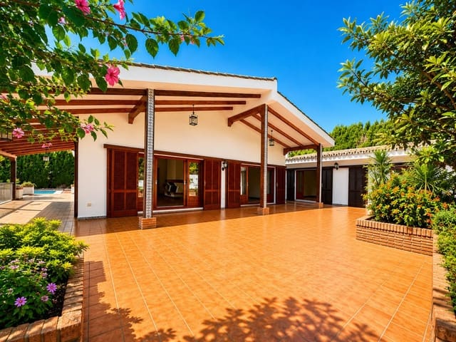 4 Zimmer Villa zu verkaufen in Río Real, Marbella mit Pool Garage - 2.150.000 € (Ref: 10123773)