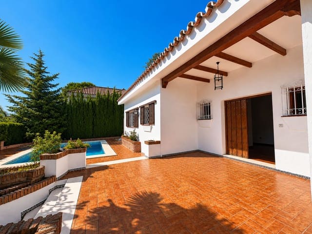 4 Zimmer Villa zu verkaufen in Río Real, Marbella mit Pool Garage - 2.150.000 € (Ref: 10123773)