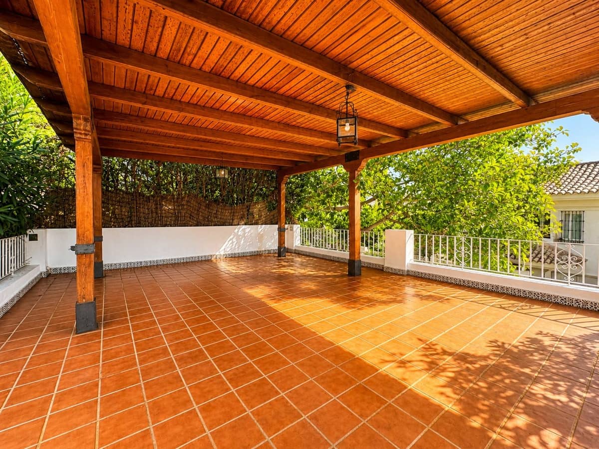 4 Zimmer Villa zu verkaufen in Rio Real mit Pool Garage - 2.150.000 € (Ref: 10123773)