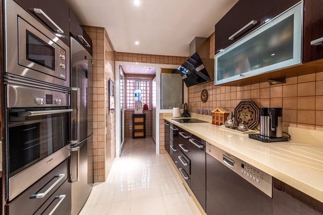 Apartamento de 2 habitaciones en Nueva Andalucia, Marbella en venta con piscina garaje - 545.000 € (Ref: 10123779)