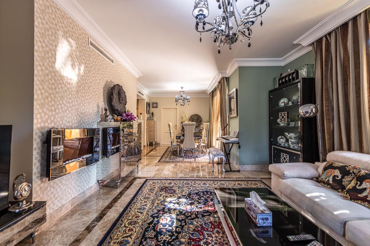 Apartamento de 2 habitaciones en Nueva Andalucia en venta con piscina garaje - 545.000 € (Ref: 10123779)