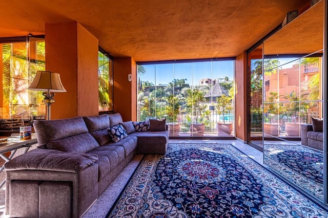 Apartamento de 2 habitaciones en Nueva Andalucia, Marbella en venta con piscina garaje - 545.000 € (Ref: 10123779)