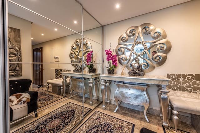 Apartamento de 2 habitaciones en Nueva Andalucia, Marbella en venta con piscina garaje - 545.000 € (Ref: 10123779)