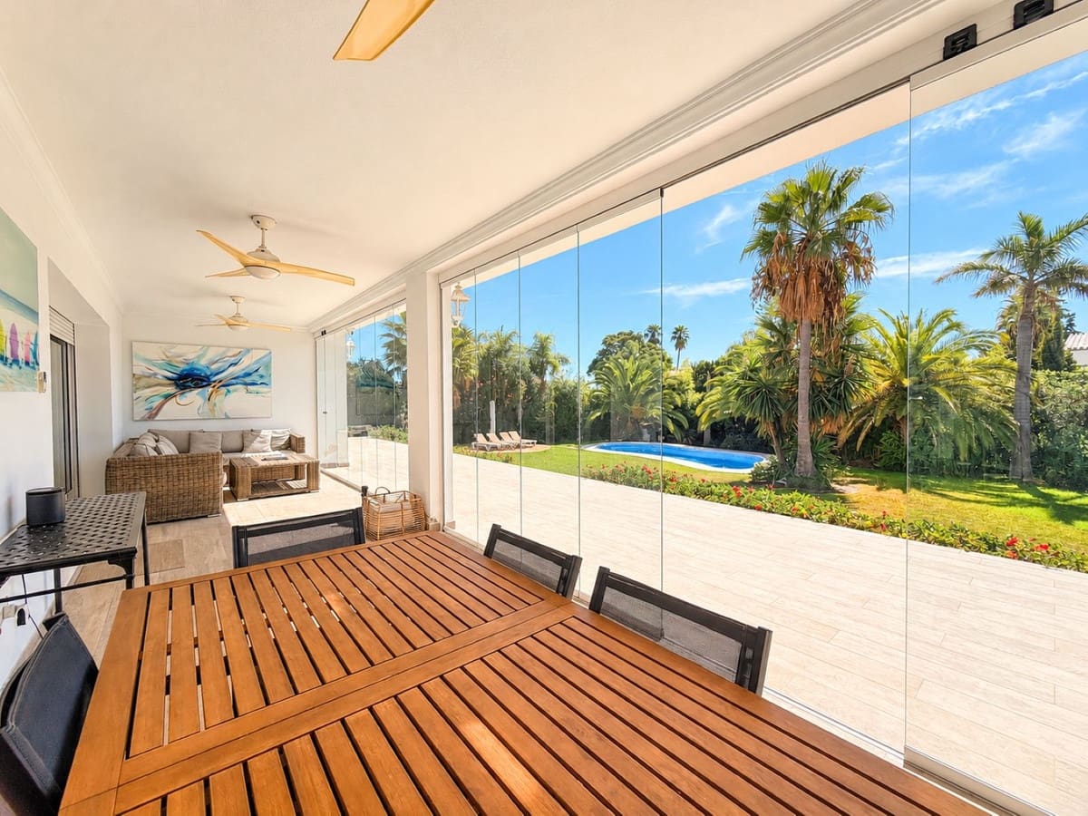 5 bedroom Villa for sale in El Paraiso with pool garage - € 1,900,000 (Ref: 10123781)