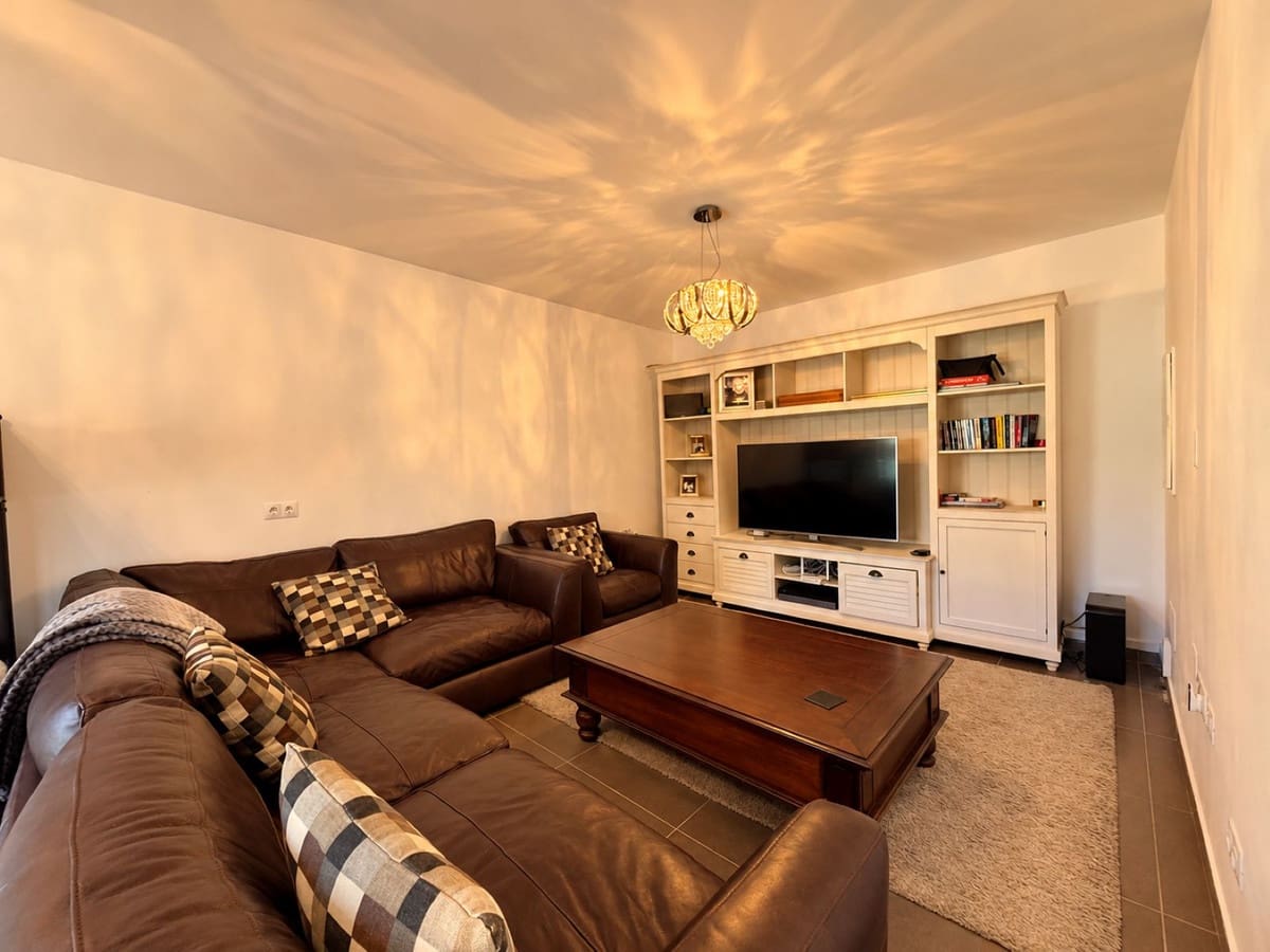 5 bedroom Villa for sale in El Paraiso with pool garage - € 1,900,000 (Ref: 10123781)