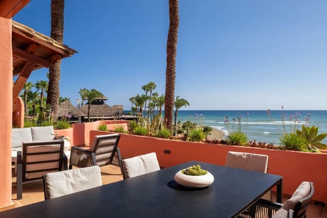 Apartamento de 3 habitaciones en Guadalmansa, Estepona en venta con piscina garaje - 2.550.000 € (Ref: 10123963)
