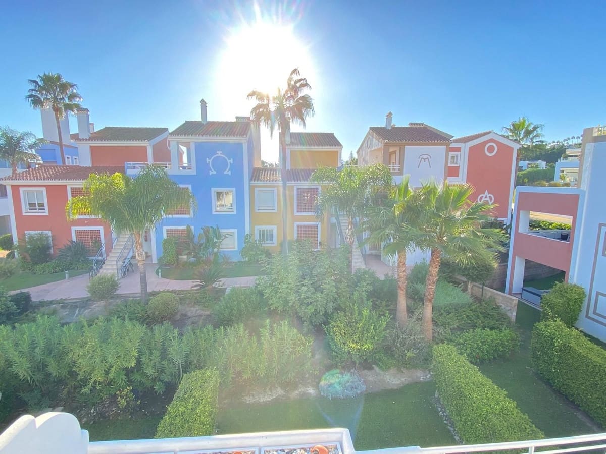 3 bedroom Apartment for sale in El Paraiso with pool garage - € 470,000 (Ref: 10124007)