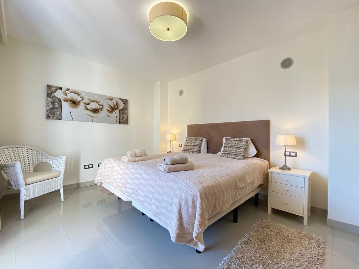 3 bedroom Apartment for sale in El Paraiso with pool garage - € 470,000 (Ref: 10124007)