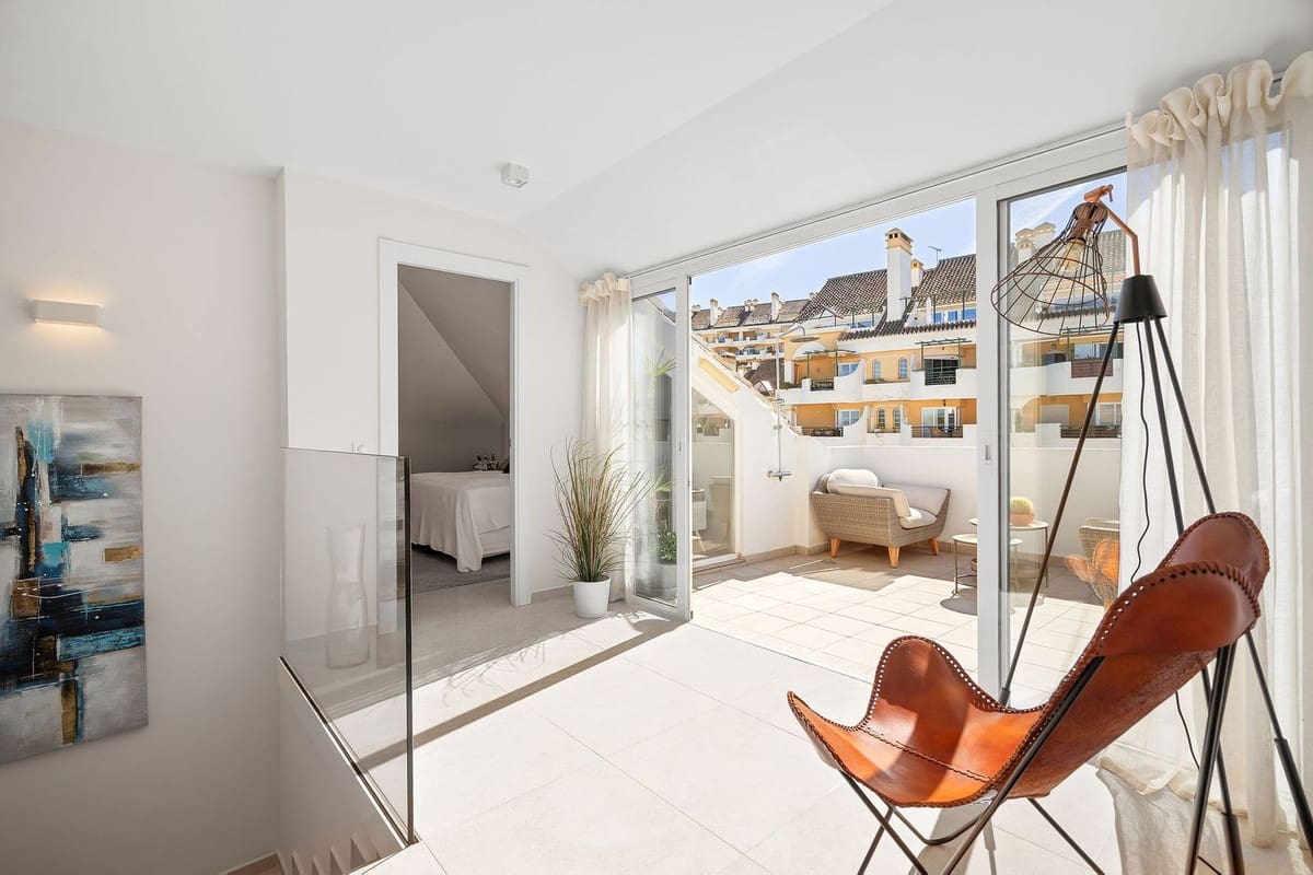 3 chambre Appartement à vendre à Nueva Andalucia avec piscine garage - 829 000 € (Ref: 10124022)