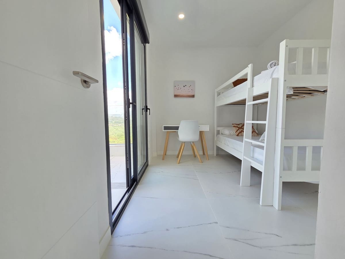 3 quarto Apartamento para venda em Casares com piscina garagem - 575 000 € (Ref: 10124024)