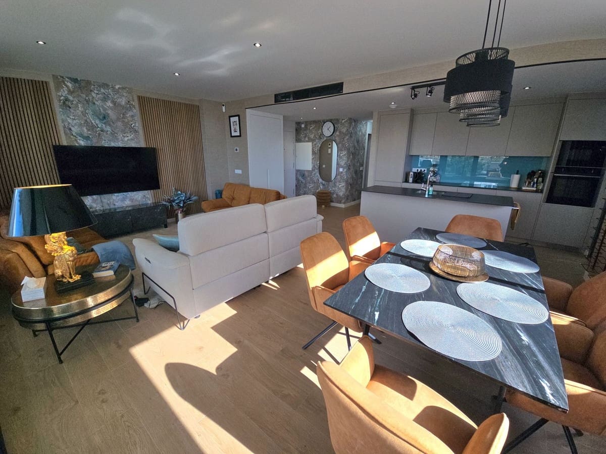 2 bedroom Apartment for sale in Fuengirola with pool garage - € 590,000 (Ref: 10124089)