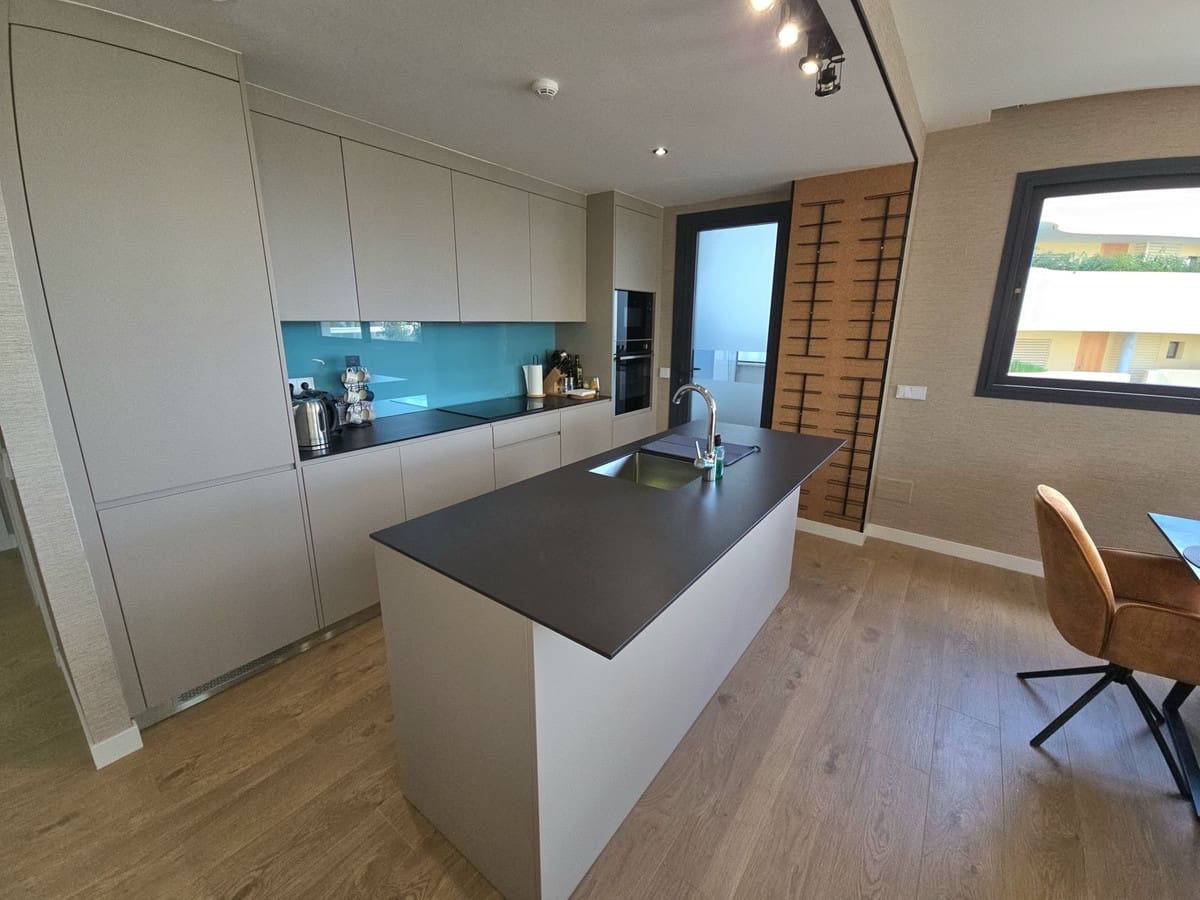 2 bedroom Apartment for sale in Fuengirola with pool garage - € 590,000 (Ref: 10124089)