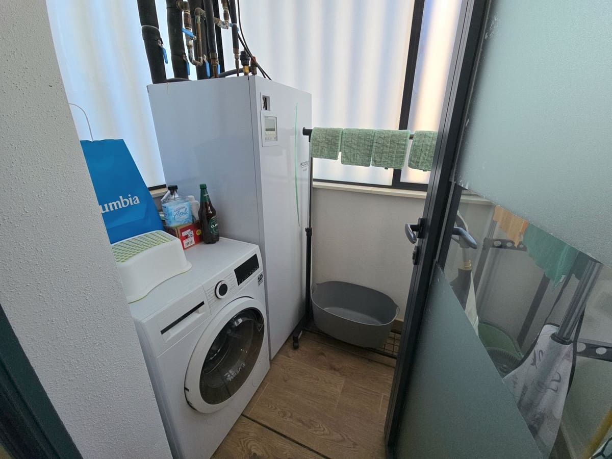 2 bedroom Apartment for sale in Fuengirola with pool garage - € 590,000 (Ref: 10124089)