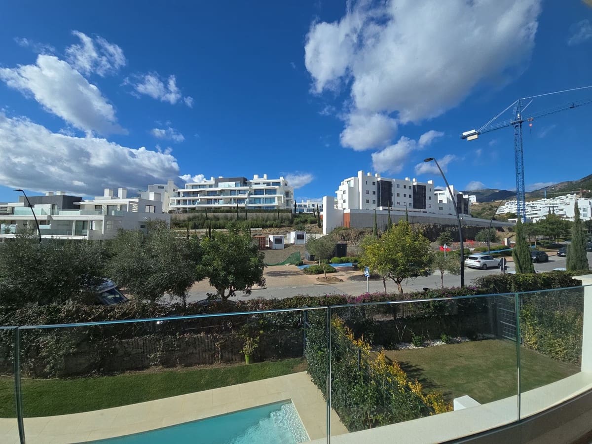 2 bedroom Apartment for sale in Fuengirola with pool garage - € 590,000 (Ref: 10124089)