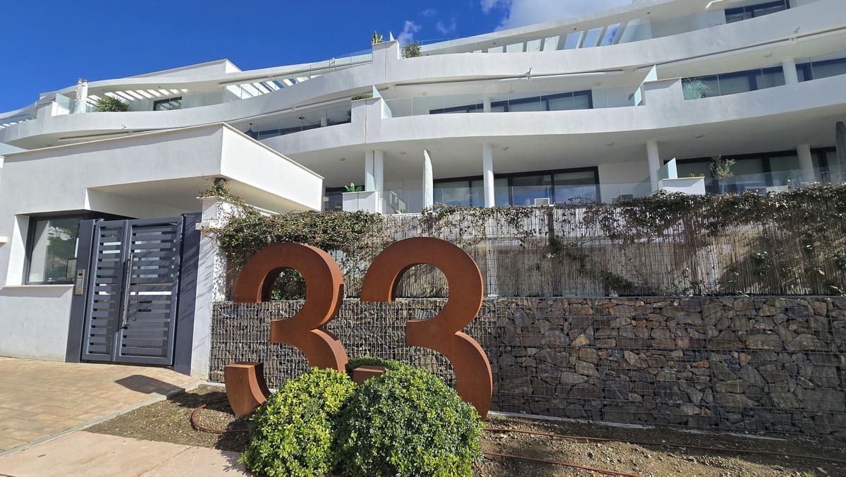 2 bedroom Apartment for sale in Fuengirola with pool garage - € 590,000 (Ref: 10124089)