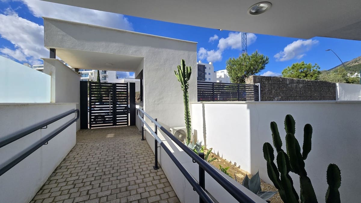 2 bedroom Apartment for sale in Fuengirola with pool garage - € 590,000 (Ref: 10124089)