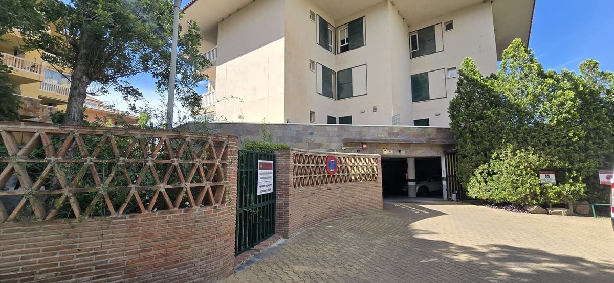 2 makuuhuone Huoneisto myytävänä paikassa Fuengirola mukana uima-altaan 
autotalli - 420 000 € (Ref: 10124090)