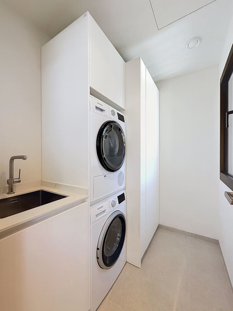 3 bedroom Apartment for sale in Benahavis with garage - € 1,490,000 (Ref: 10124127)