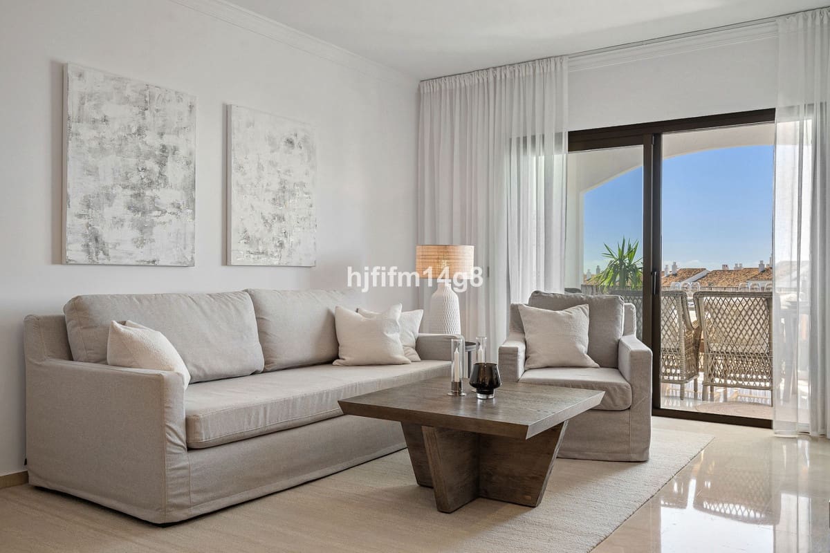 Apartamento de 2 habitaciones en Nueva Andalucia en venta con piscina garaje - 815.000 € (Ref: 10124145)