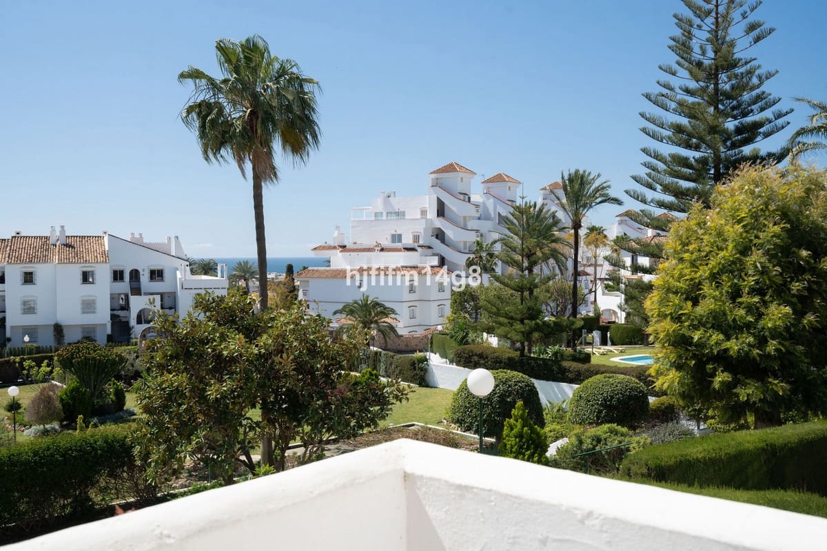 Apartamento de 2 habitaciones en Nueva Andalucia en venta con piscina garaje - 815.000 € (Ref: 10124145)