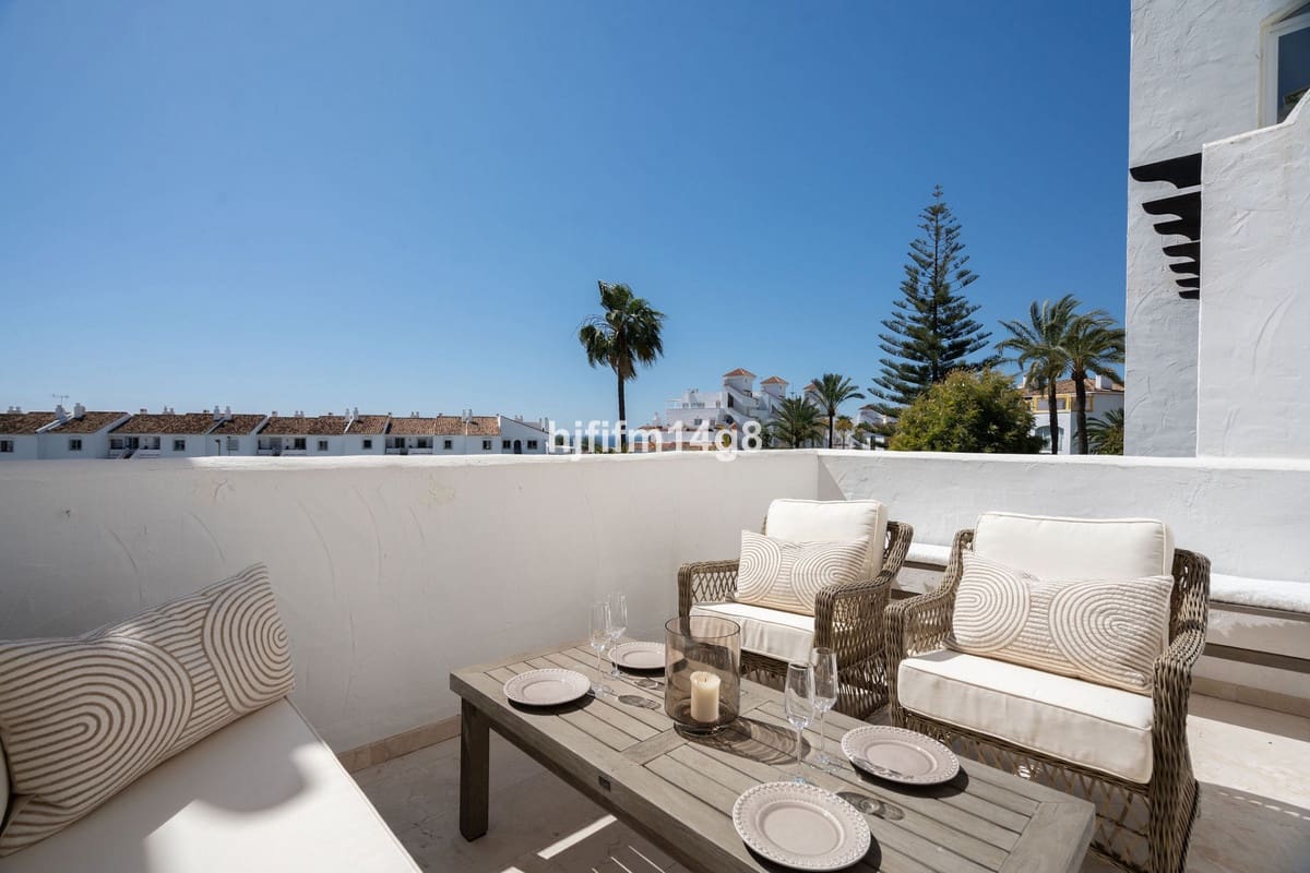 Apartamento de 2 habitaciones en Nueva Andalucia en venta con piscina garaje - 815.000 € (Ref: 10124145)