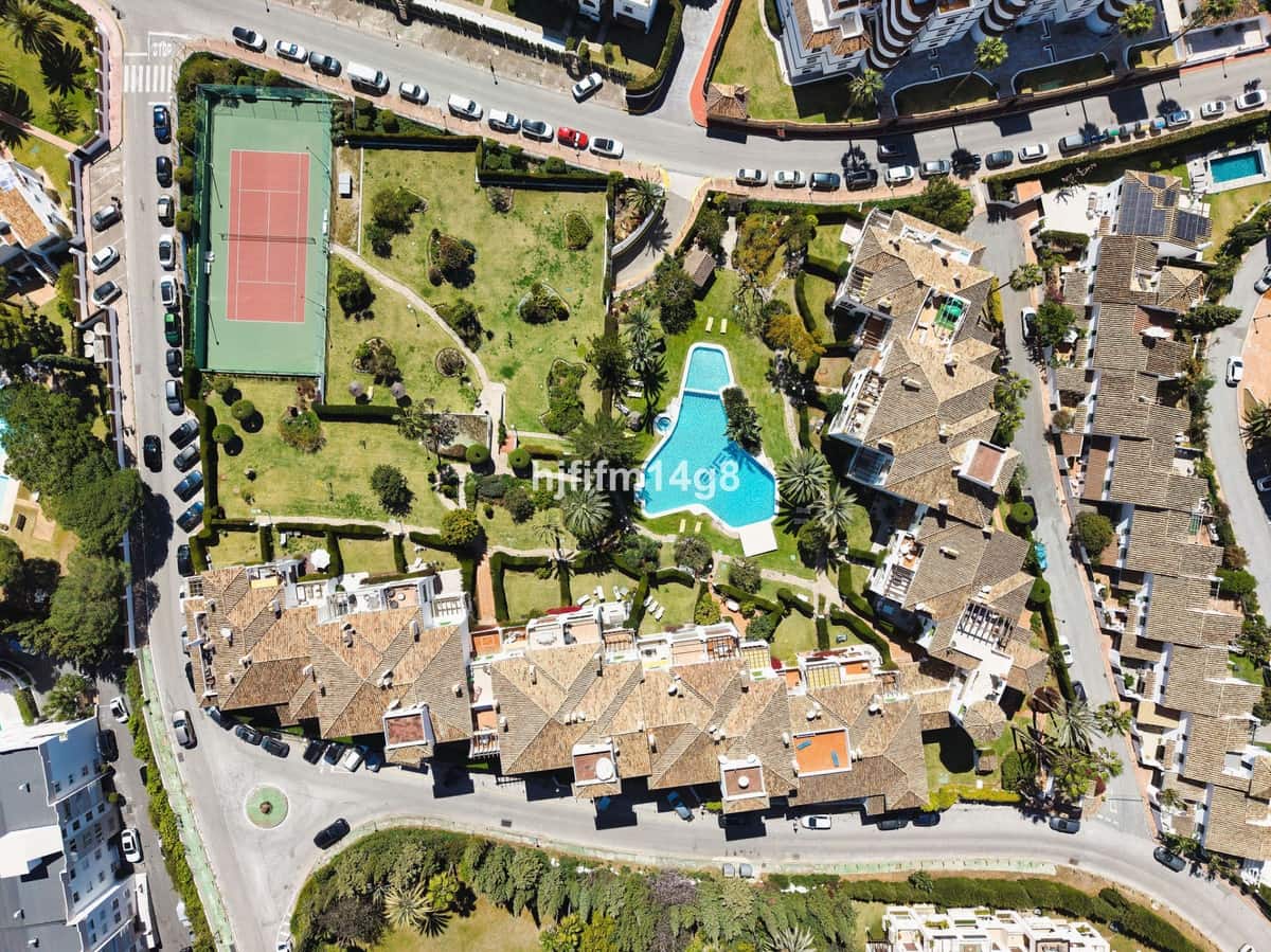 Apartamento de 2 habitaciones en Nueva Andalucia en venta con piscina garaje - 815.000 € (Ref: 10124145)