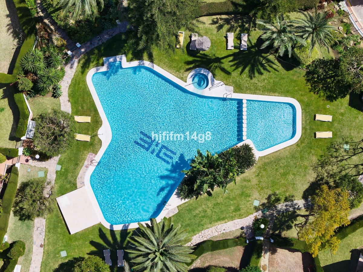 Apartamento de 2 habitaciones en Nueva Andalucia en venta con piscina garaje - 815.000 € (Ref: 10124145)