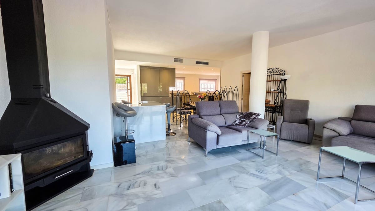 Chalet de 5 habitaciones en Manilva en venta con piscina garaje - 725.000 € (Ref: 10124179)