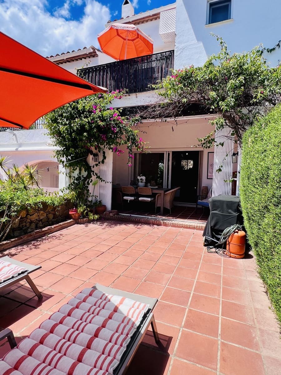 3 Zimmer Haus zu verkaufen in El Paraiso mit Pool Garage - 495.000 € (Ref: 10124196)