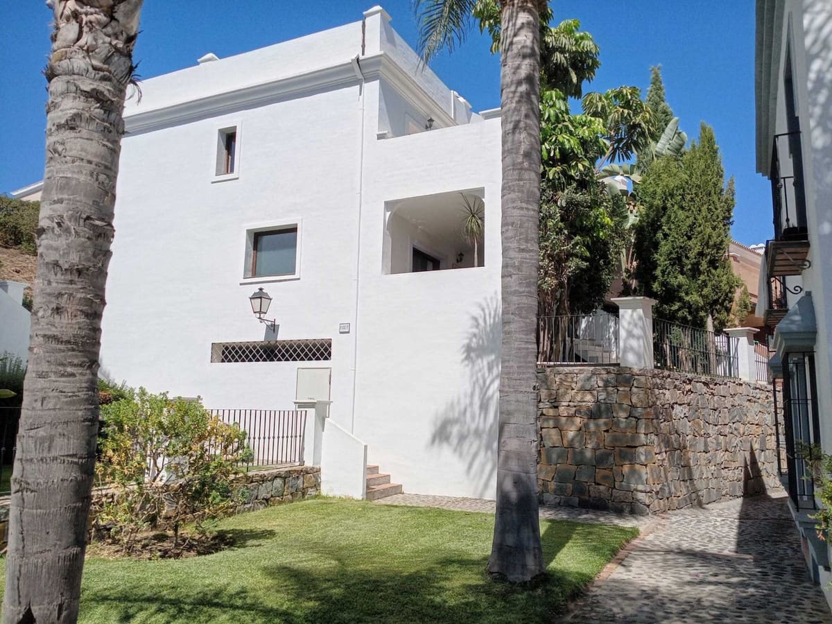 3 Zimmer Haus zu verkaufen in El Paraiso mit Pool Garage - 756.000 € (Ref: 10124203)