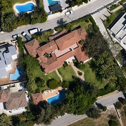 6 makuuhuone Huvila myytävänä paikassa El Paraiso, Estepona mukana uima-altaan 
autotalli - 3 750 000 € (Ref: 10124205)