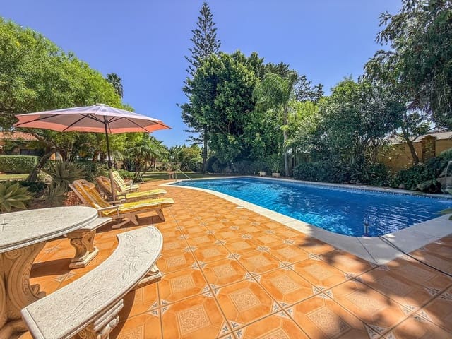 6 makuuhuone Huvila myytävänä paikassa El Paraiso, Estepona mukana uima-altaan 
autotalli - 3 750 000 € (Ref: 10124205)