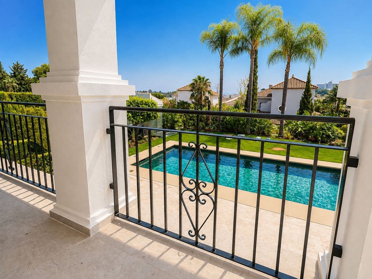 6 bedroom Villa for sale in El Paraiso with pool garage - € 3,700,000 (Ref: 10124207)