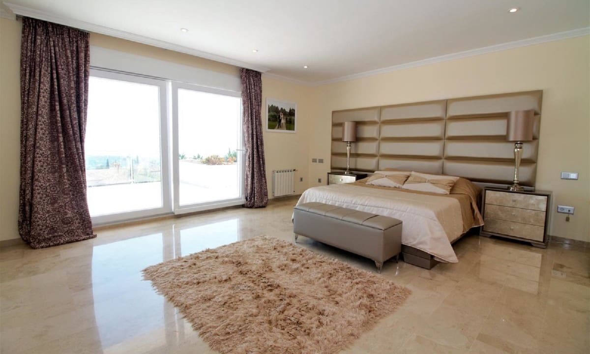 10 sovrum Villa till salu i El Paraiso med pool garage - 3 300 000 € (Ref: 10124214)