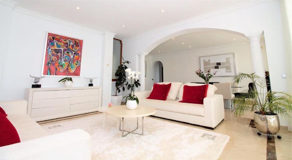 10 sovrum Villa till salu i El Paraiso med pool garage - 3 300 000 € (Ref: 10124214)