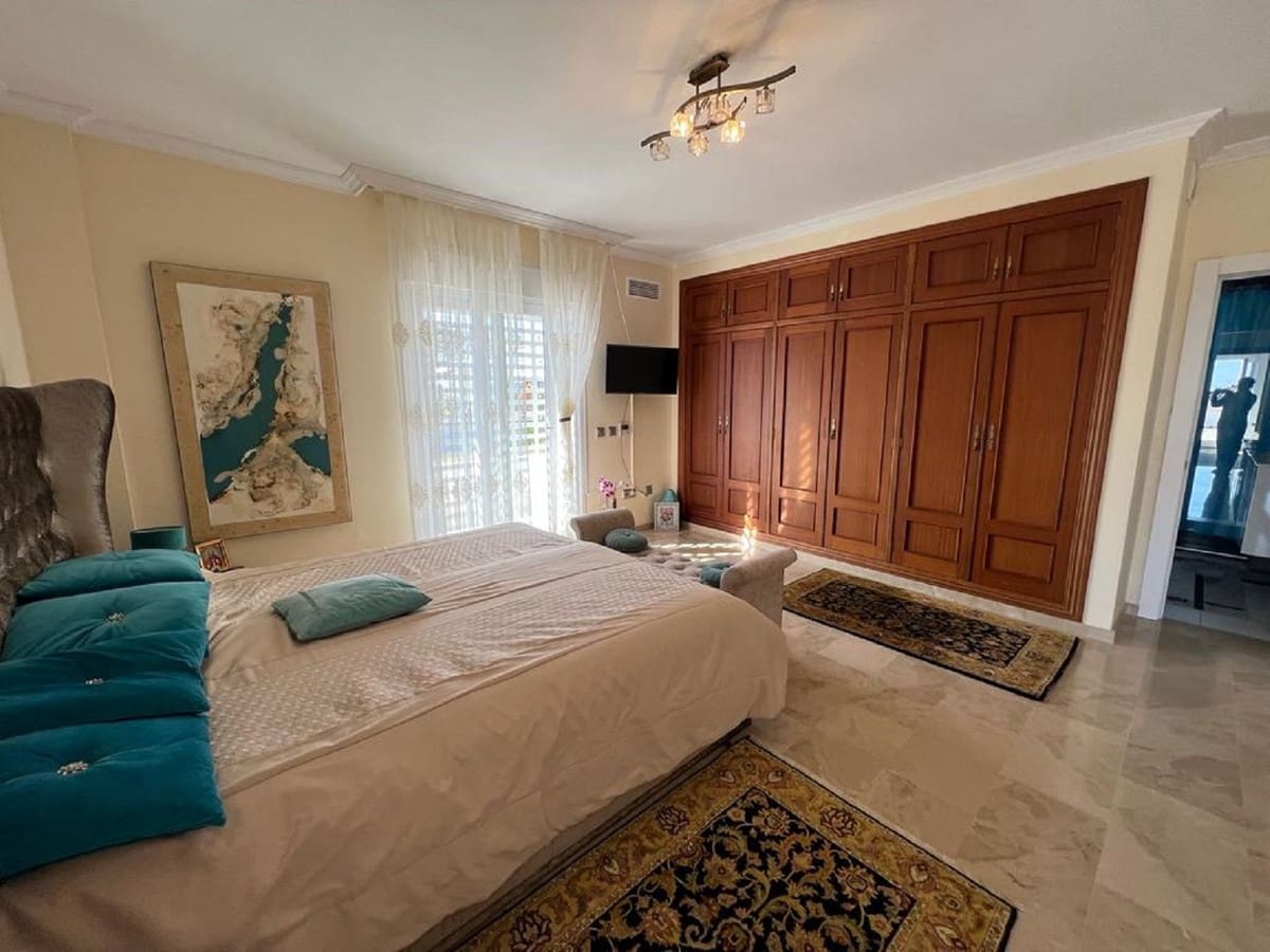 10 sovrum Villa till salu i El Paraiso med pool garage - 3 300 000 € (Ref: 10124214)