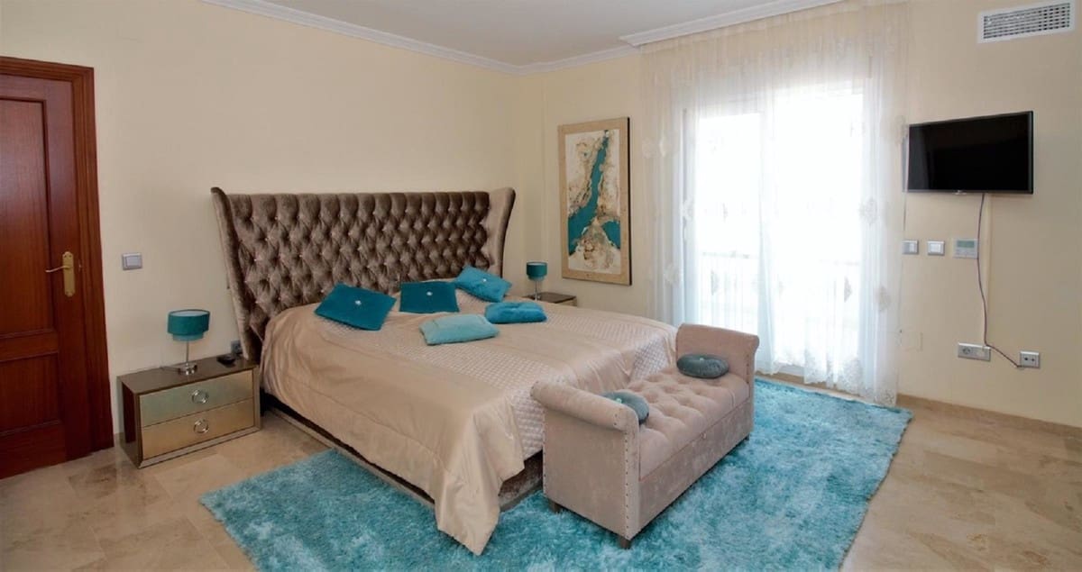 10 sovrum Villa till salu i El Paraiso med pool garage - 3 300 000 € (Ref: 10124214)