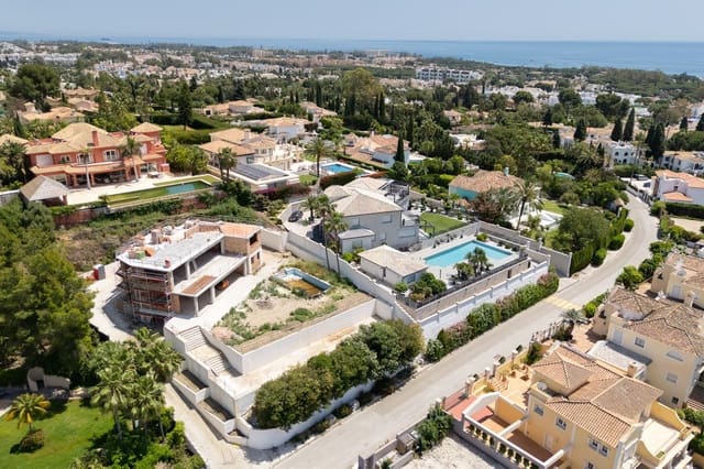 5 makuuhuone Huvila myytävänä paikassa El Paraiso, Estepona mukana uima-altaan 
autotalli - 2 900 000 € (Ref: 10124215)