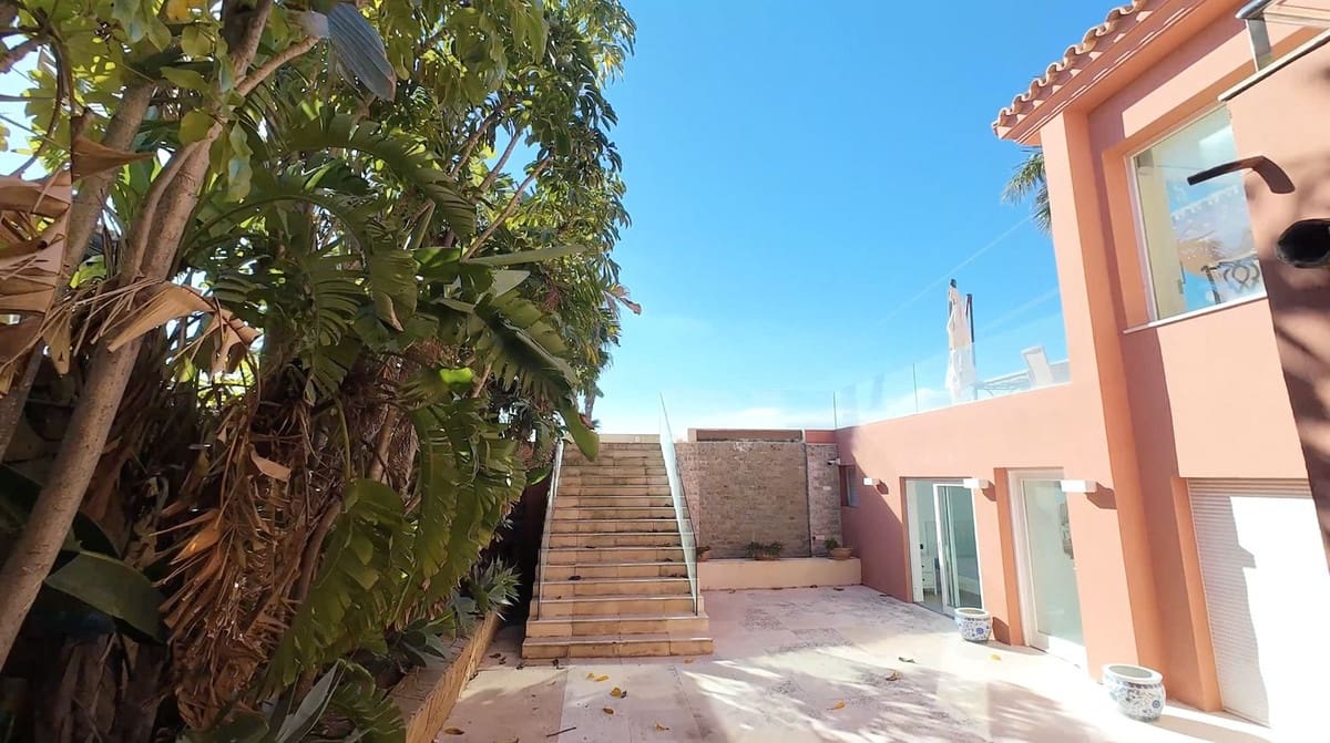 8 sovrum Villa till salu i El Paraiso med pool garage - 3 995 000 € (Ref: 10124216)