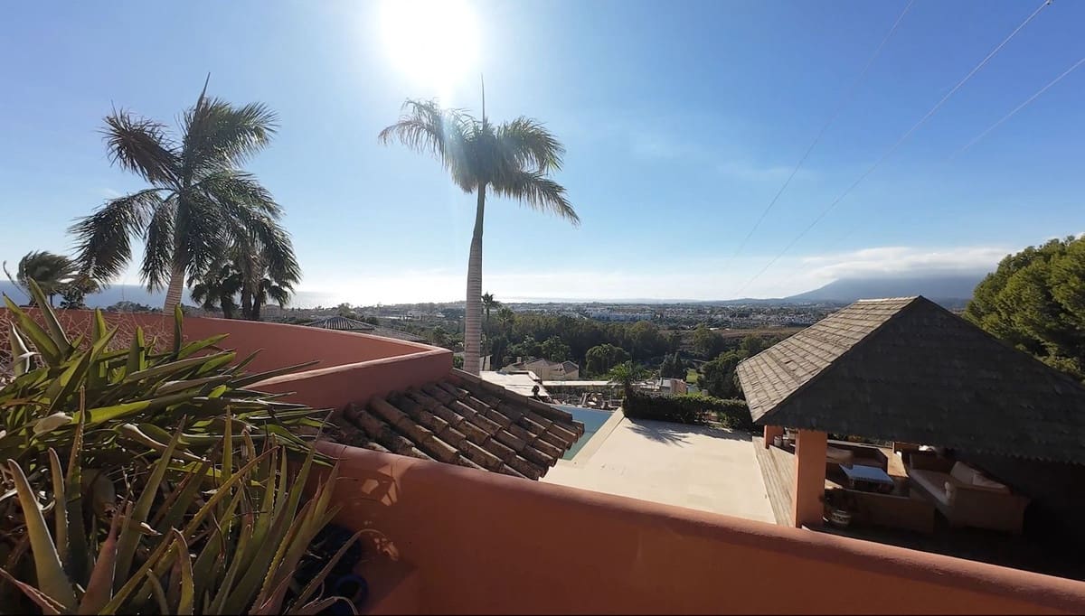 8 sovrum Villa till salu i El Paraiso med pool garage - 3 995 000 € (Ref: 10124216)