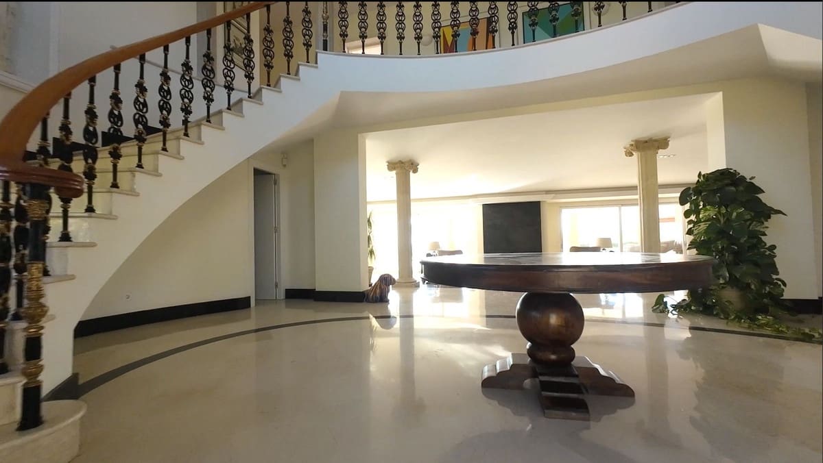 8 sovrum Villa till salu i El Paraiso med pool garage - 3 995 000 € (Ref: 10124216)