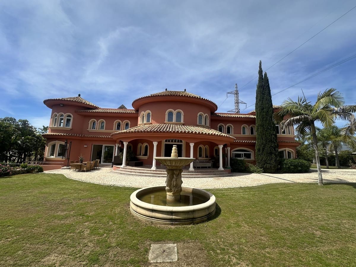 8 sovrum Villa till salu i El Paraiso med pool garage - 3 995 000 € (Ref: 10124216)