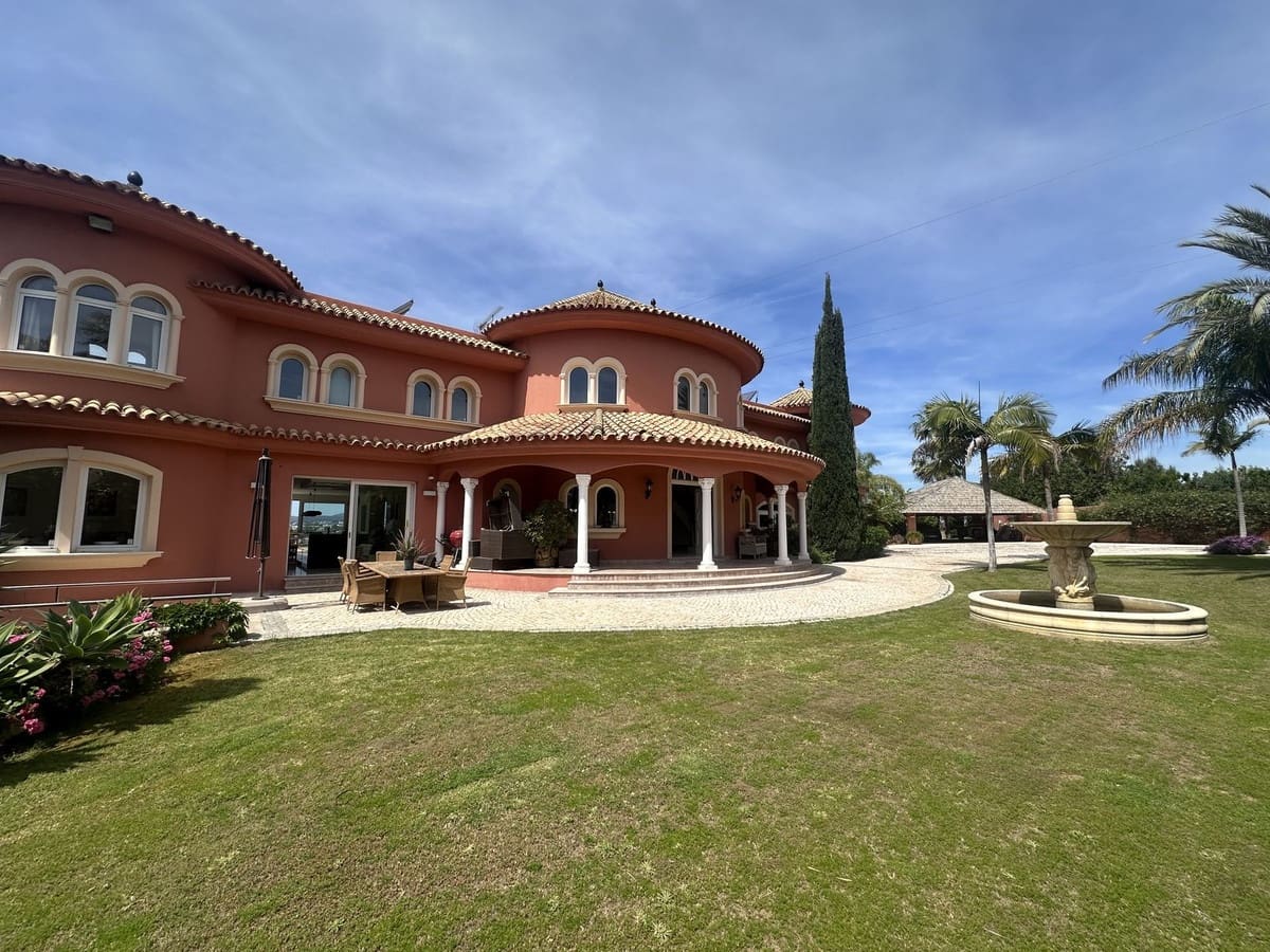 8 sovrum Villa till salu i El Paraiso med pool garage - 3 995 000 € (Ref: 10124216)