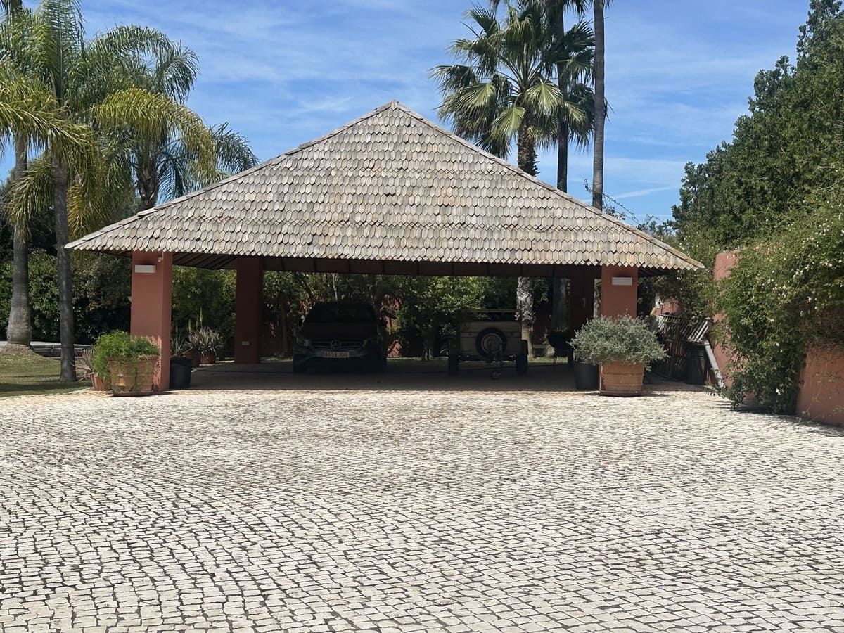 8 sovrum Villa till salu i El Paraiso med pool garage - 3 995 000 € (Ref: 10124216)