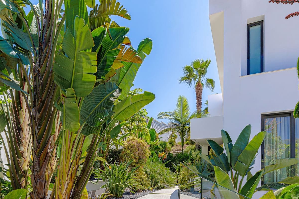 6 sovrum Villa till salu i El Paraiso med pool garage - 4 250 000 € (Ref: 10124217)