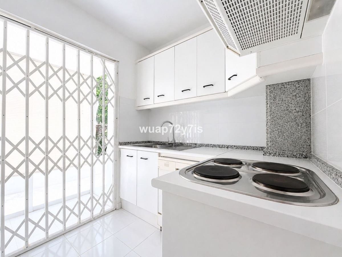 2 Zimmer Haus zu verkaufen in El Paraiso mit Pool Garage - 395.000 € (Ref: 10124242)