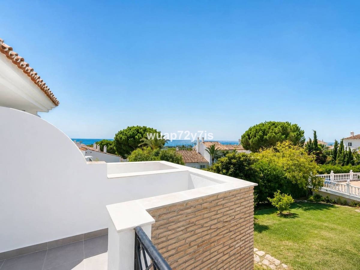 2 Zimmer Haus zu verkaufen in El Paraiso mit Pool Garage - 395.000 € (Ref: 10124242)